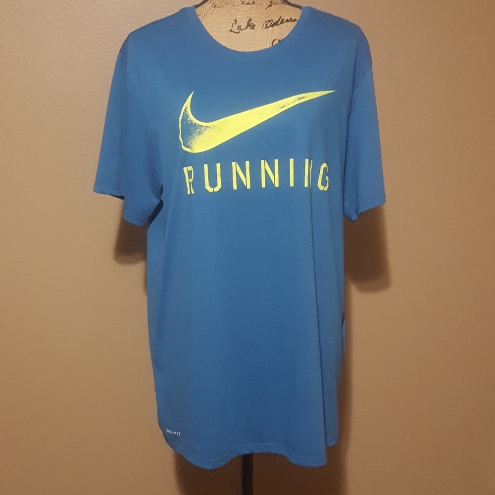 The Nike tee dri fit sz XL